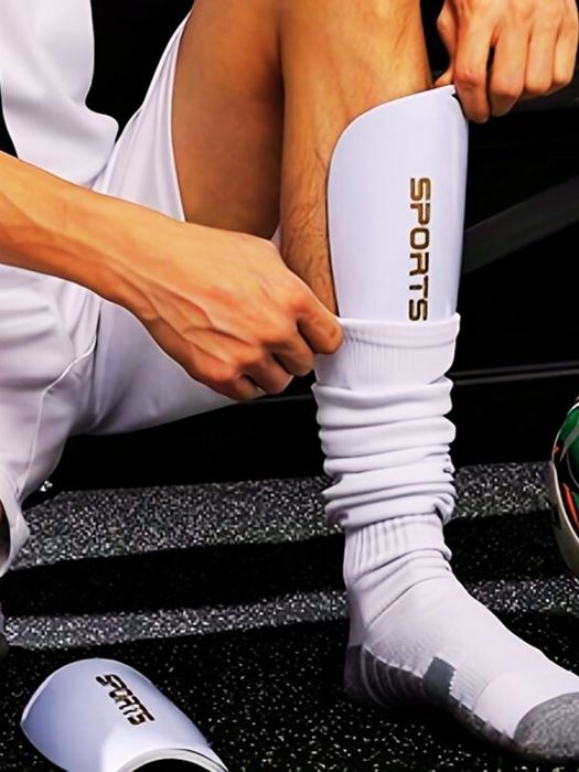 Щитки футбольные