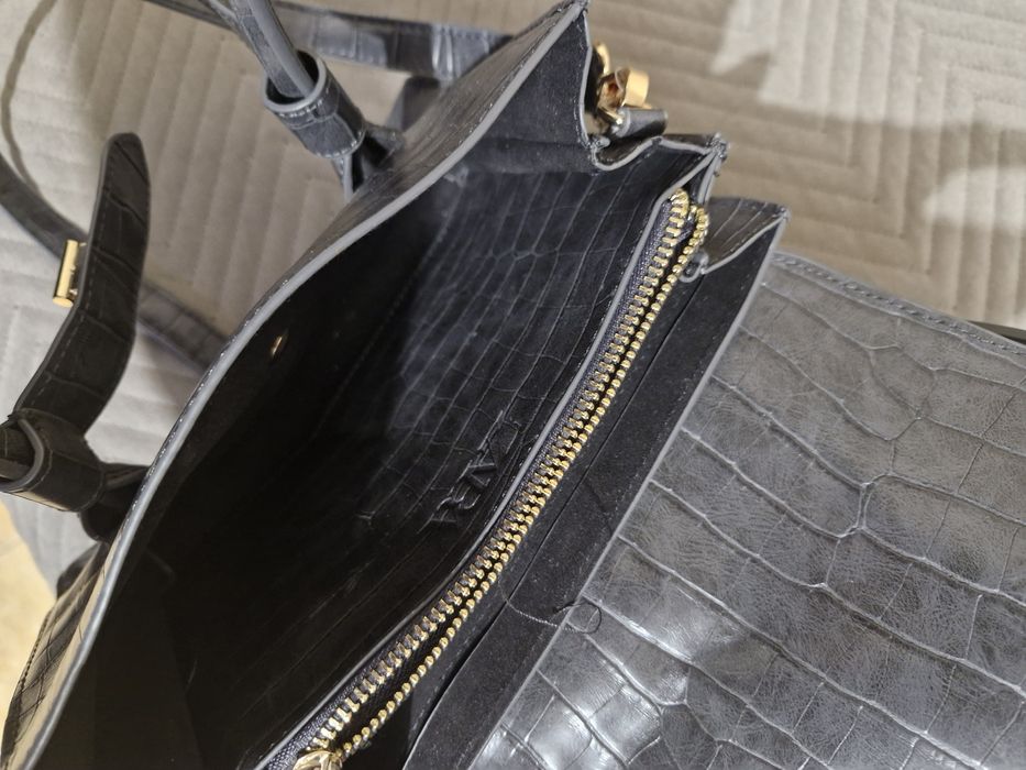 Продавасе дамска чанта на зара