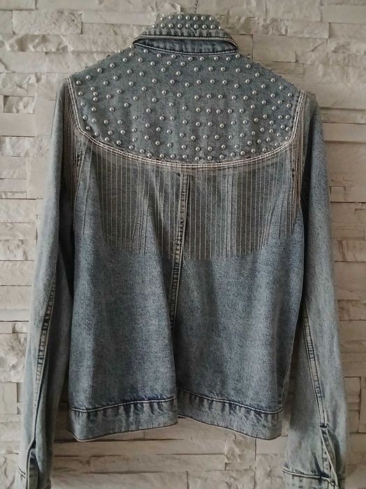 Geaca de blugi,albastra cu paiete si lanturi,marimea M