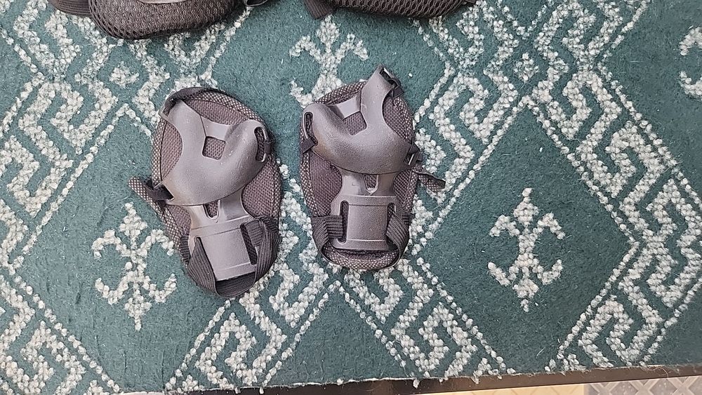 Rolik qora zashetniklari bn 35dan 38 razmergacha uzgaradi