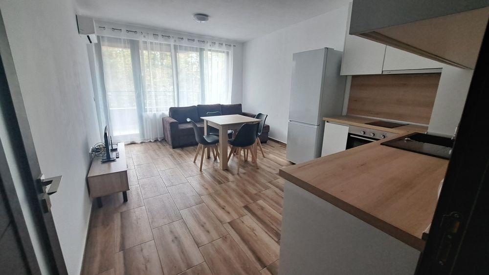 Дава се под наем Двустаен апартамент в Варна, Аспарухово - 50 кв.м за 408 € - Снимка #1