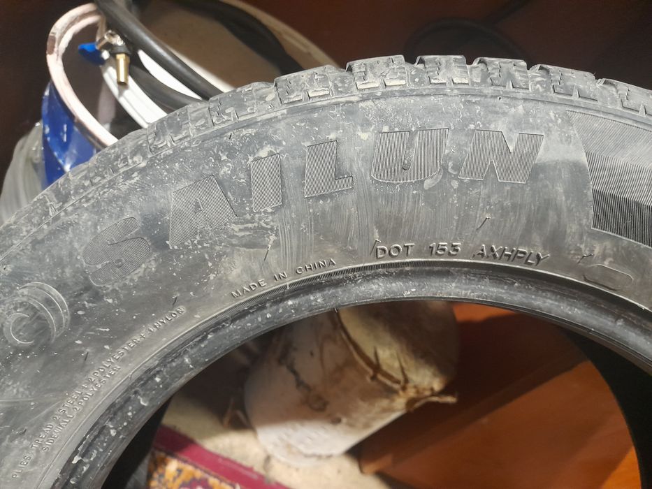 Продам резину,хороший протектор.215.60.диаметор.16