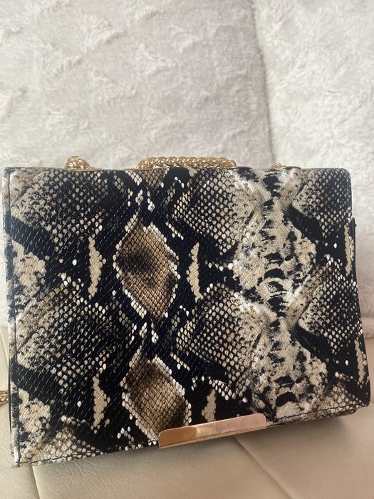 Чанта имитация на змийска кожа