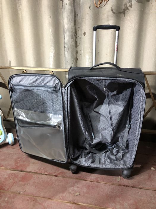 Продам чемодан на колесах