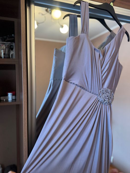 Vând rochie lungă de ocazie (roz prăfuit)