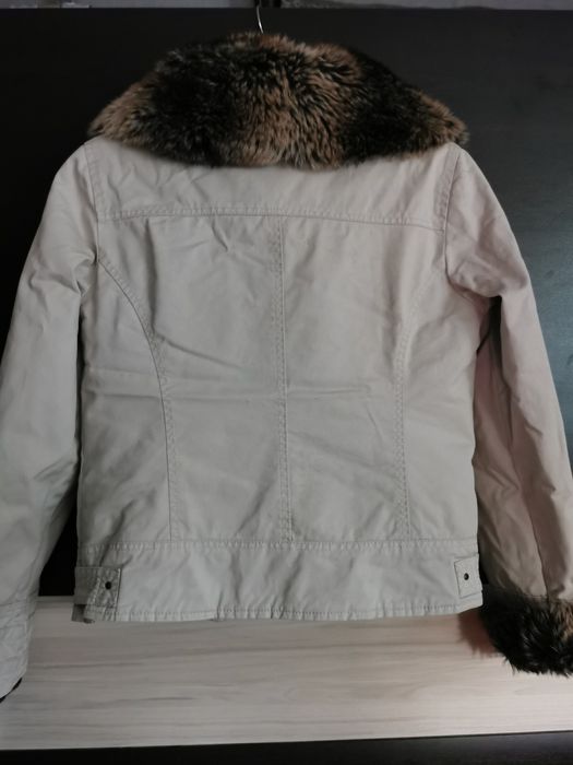 Дамско бежово яке