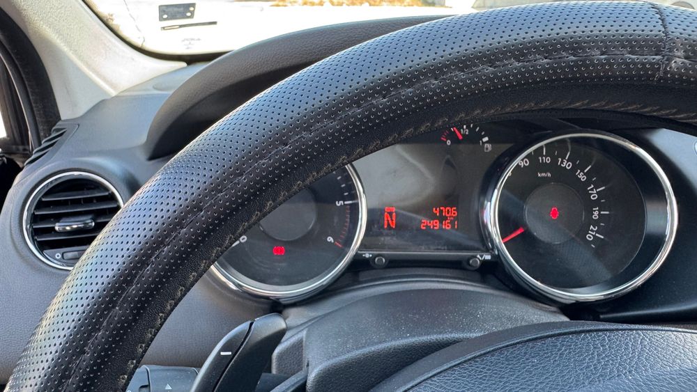 Продавам PEUGEOT 3008 HDI