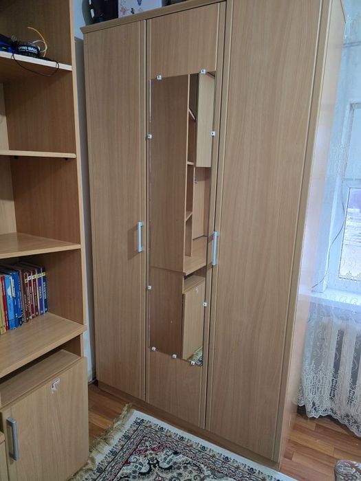 Компьютерный стол и шкаф