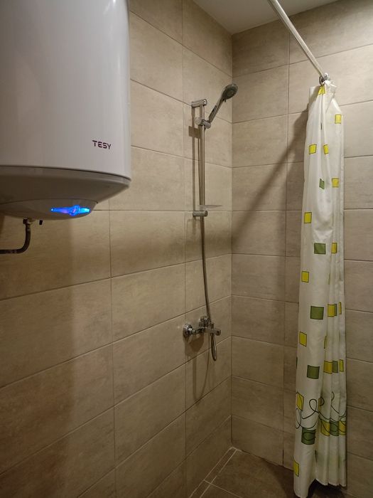 Дава се под наем Едностаен апартамент в Варна, Колхозен пазар - 27 кв.м за 280.5 € - Снимка #2