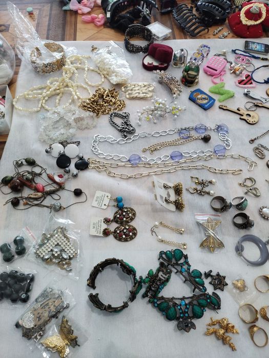 Разные безделушки бижутерия