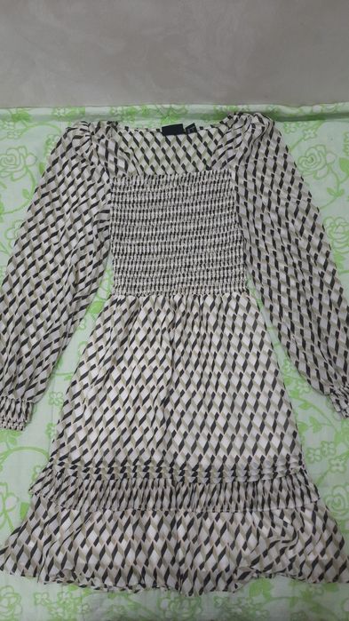 Топ-майка белая,чёрная и платье.