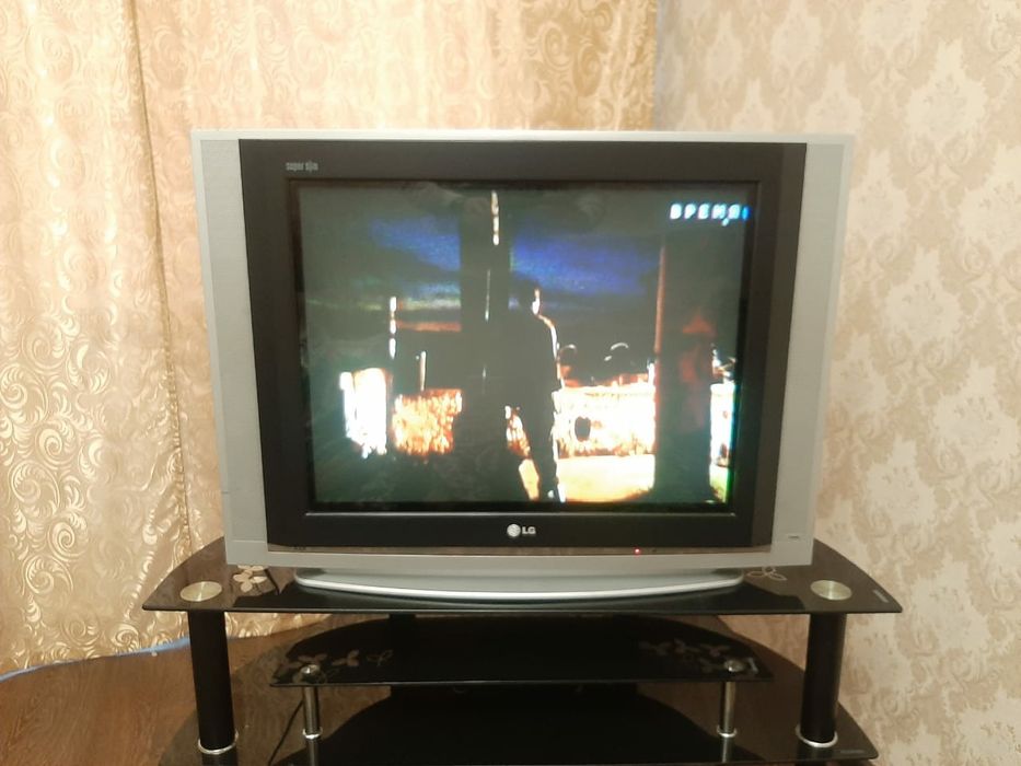 Телевизор LG 72 диагональ