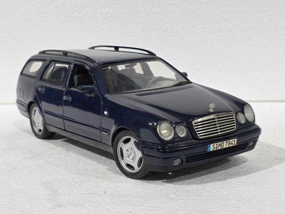 Macheta Auto 1/18 Anson Mercedes E Class E420 Break