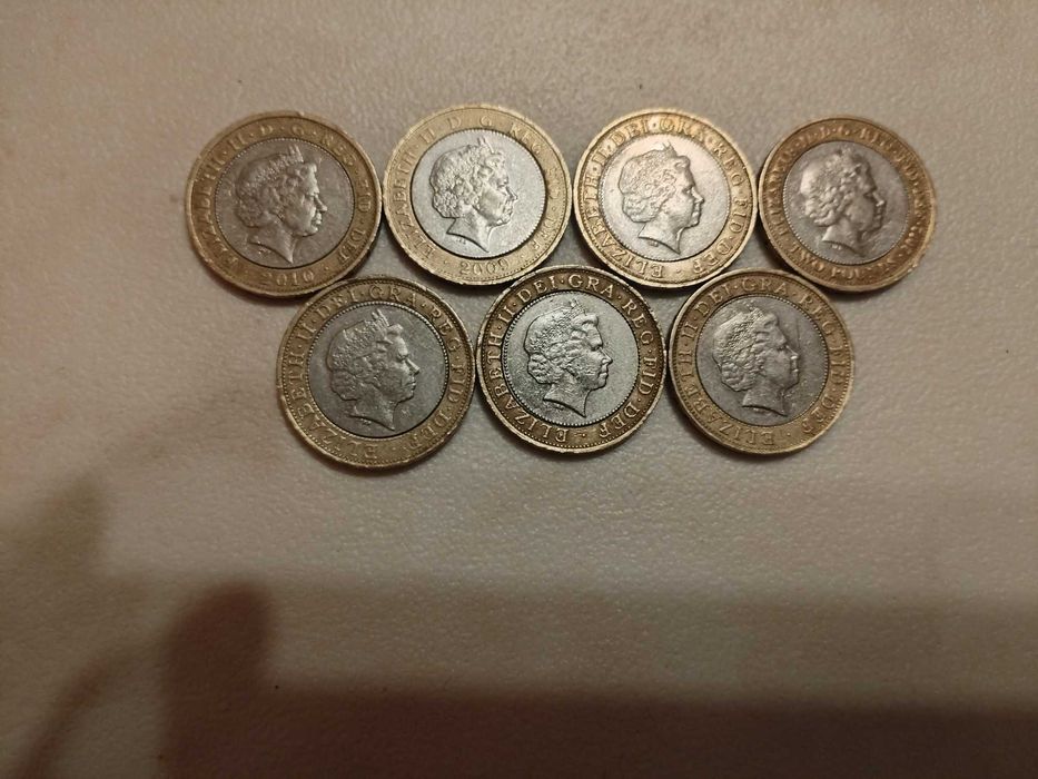 2Англ.Паунда,с Грешки При Сеченето,Без Много от Точките Около Портрета