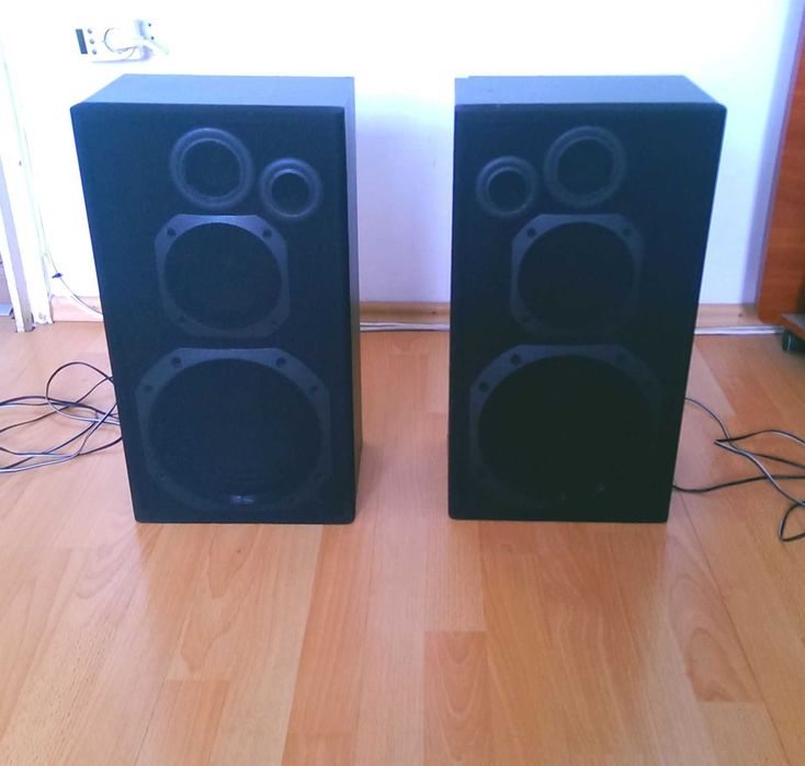 Boxe 4 cai, bass reflex, Universum