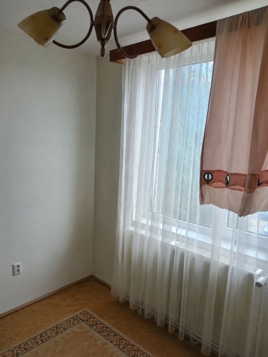 Vând apartament 3 camere, zonă liniștită — fotografia 2