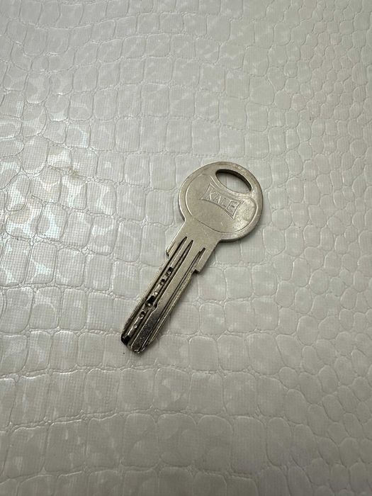 Входная металлическая дверь Б/У