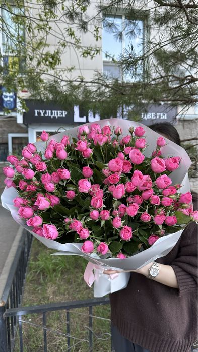 Букет из кустовых роз