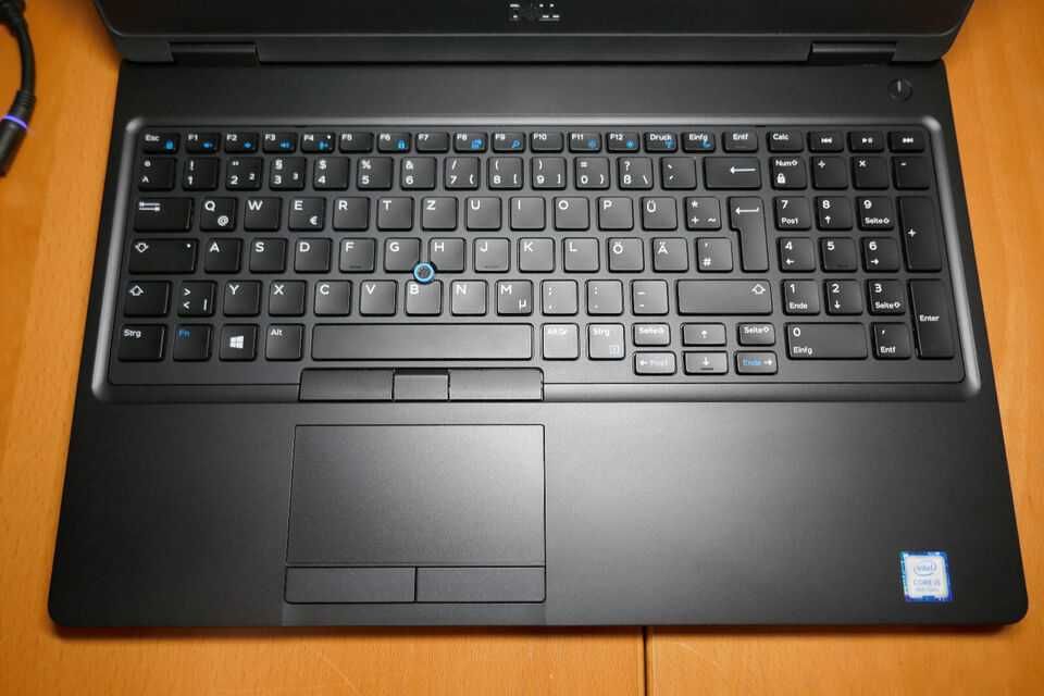 Dell Latitude 5590 - 15.6" - FHD - i5-8250U - 8/256 GB + Win11