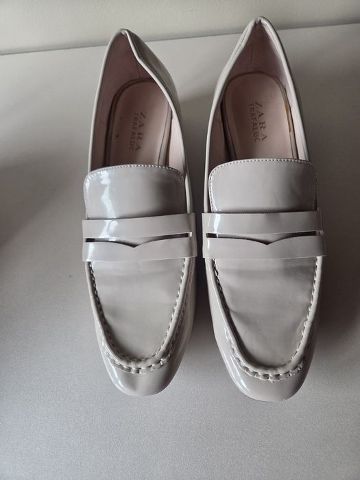 Бежави обувки на Zara