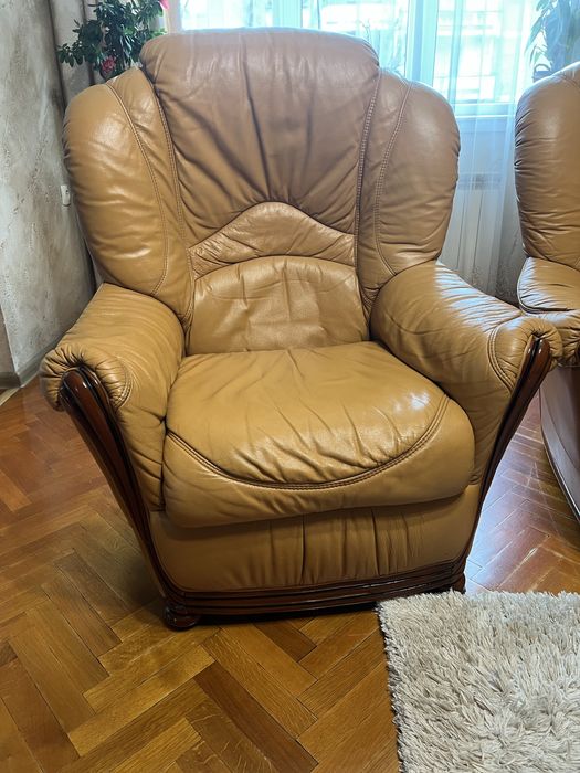 Кожен диван с два фотьойла