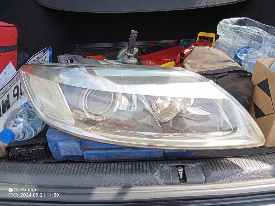 Десен Ксенонов Фар за Ауди Q7 2008г