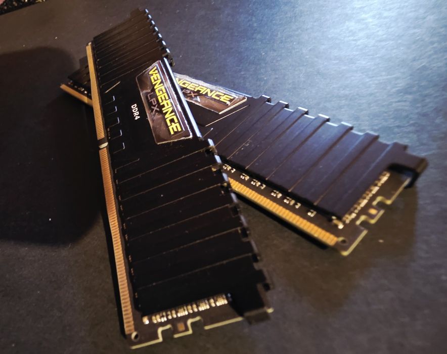 16GB RAM 3000MHz DDR4 Corsair LPX