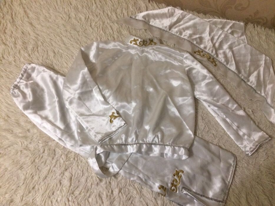 Продам костюм.