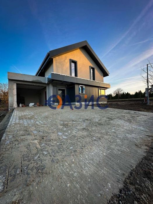 Продава се Къща в с. Приселци, Област Варна - 208 кв.м за 625 €/кв.м - Снимка #3