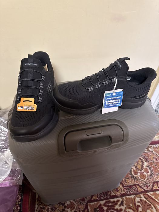 Продаю кроссовки skechers оригинал.