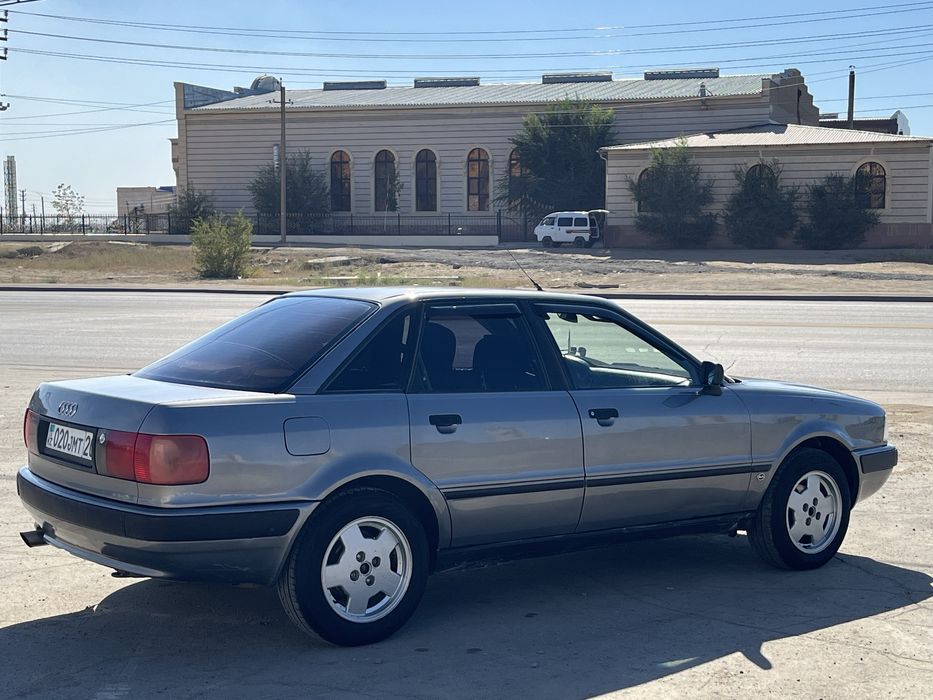 Продаю Audi 80 B4