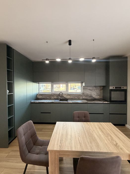 Vand apartament 2 camere , zona BMW , langa viitorul  Spital Regional , complet mobilat, utilat .