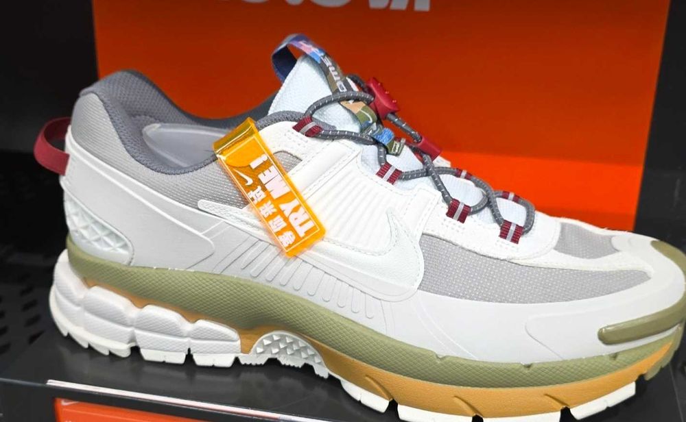 Продам новые кроссовки Nike