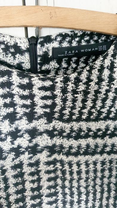 Rochie Zara Woman alb negru superba tip tweed pepit pied de poule midi XS, S elegantă office noua
