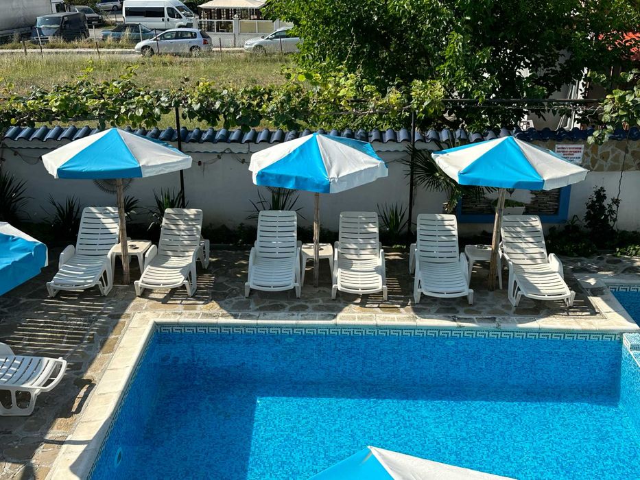 Нощувка в Свети Никола l Включва нощувка, басейн и шезлонги! ТОП ЦЕНА!