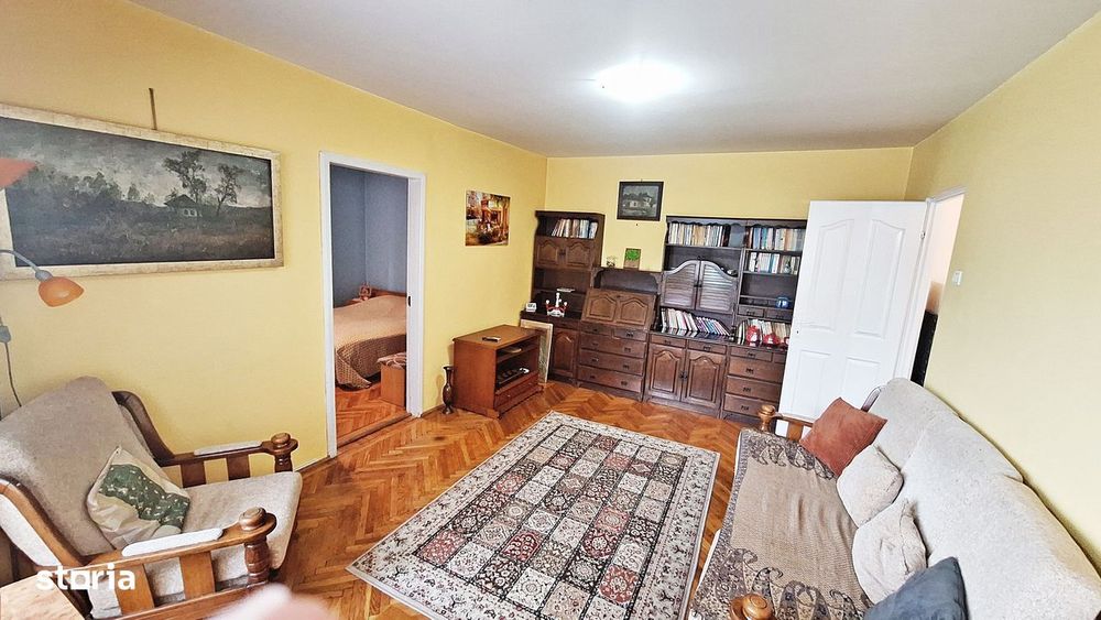 Piata Astra, apartament 2 camere la etajul 1, liber, 87000 euro