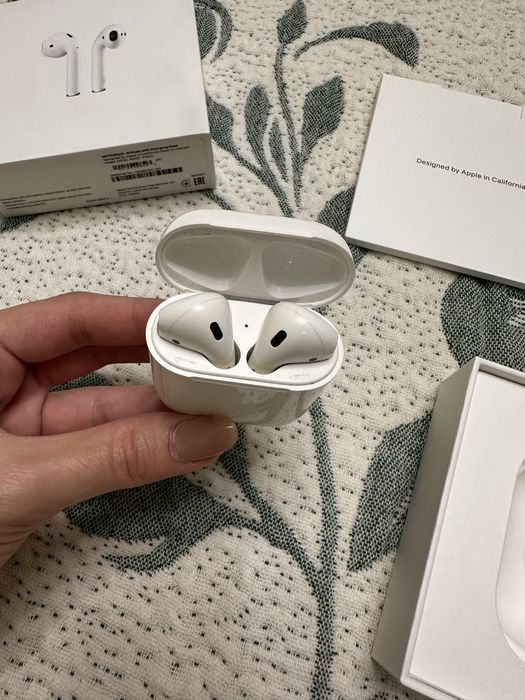 Наушники AirPods