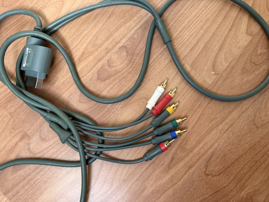 Vand Xbox 360 (pretul nu se negociaza )