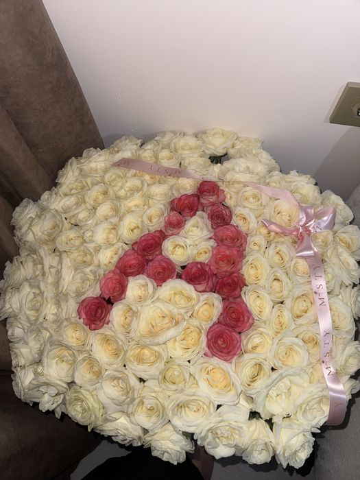 Раскошный букет 135 роз
