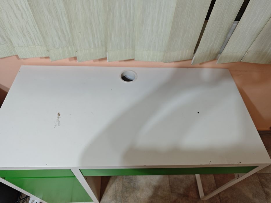 Бюро MICKE от Ikea