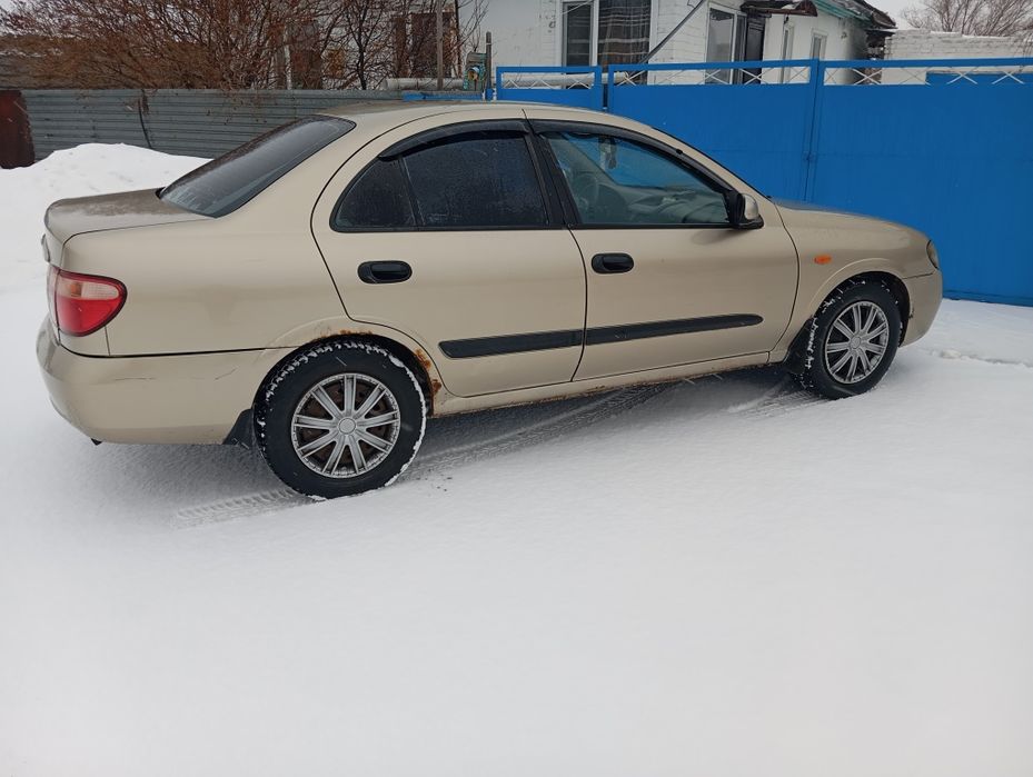 Автомобиль Ниссан