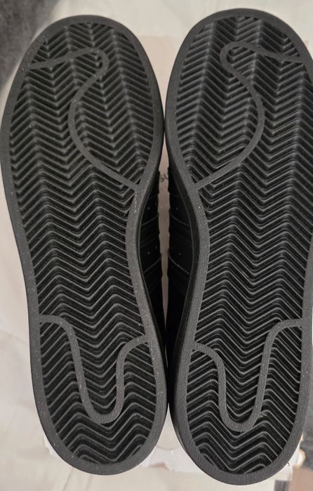 Adidași superstar