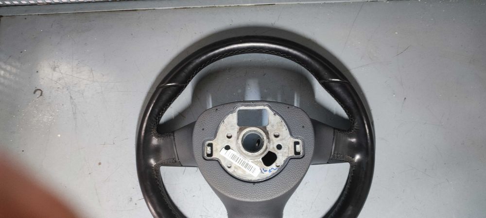 Volan piele cu comenzi  volkswagen vw golf 6 break 1.6 tdi CAY