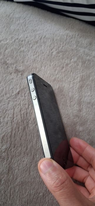 Vând IPHONE 4S .
