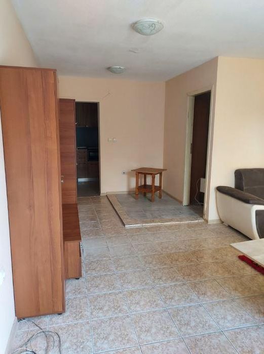 Дава се под наем Двустаен апартамент в Варна, Цветен квартал - 50 кв.м за 350 € - Снимка #3