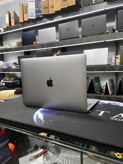 Мощный Macbook Air 2019 i5/8/256