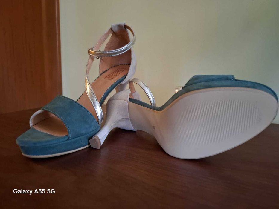 Sandale cu toc din piele intoarsa nr 39