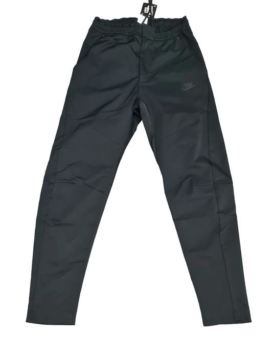 Долнище Nike Tech Fleece  

Чисто новo с етикети.

Размер ХS

Цена 119