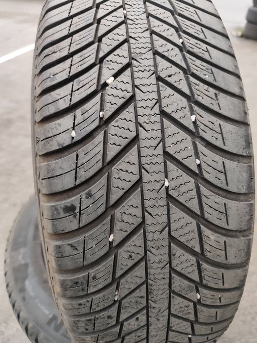 225/60/17 Nexen всесезонни