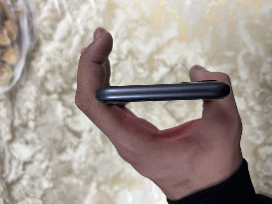 Продам айфон 11 в идеальном состоянии